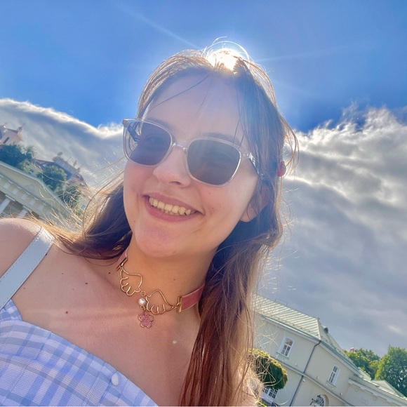 Meet your Posher, Sabina - Picture 3 of 8